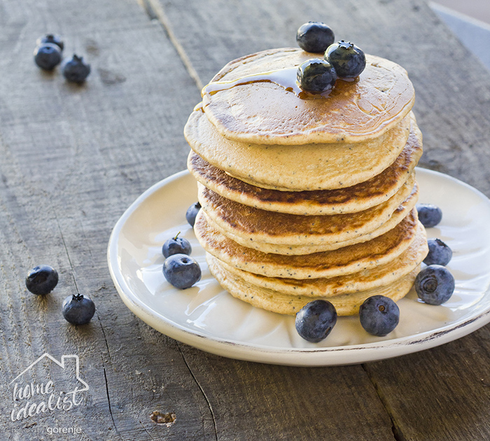 Oatmeal pancakes _blueberry_water(2)