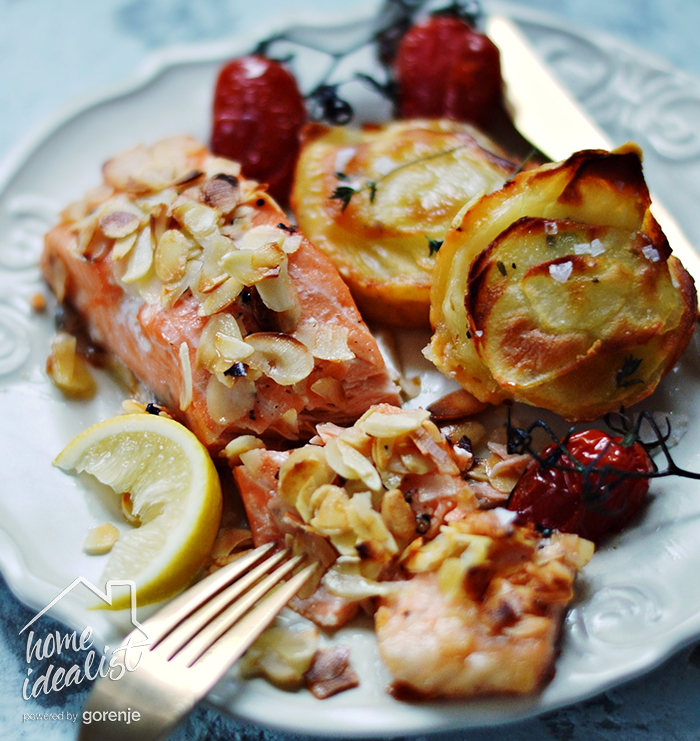 Salmon_with_almonds