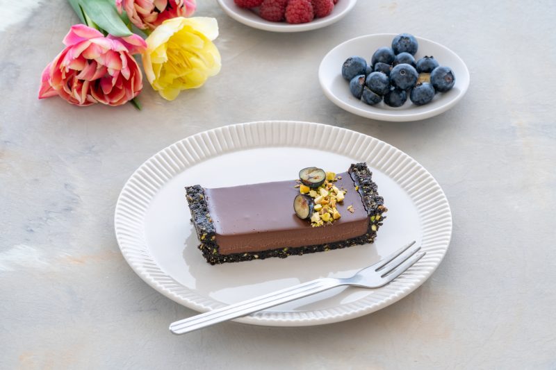 Веганський шоколадно-фісташковий тарт